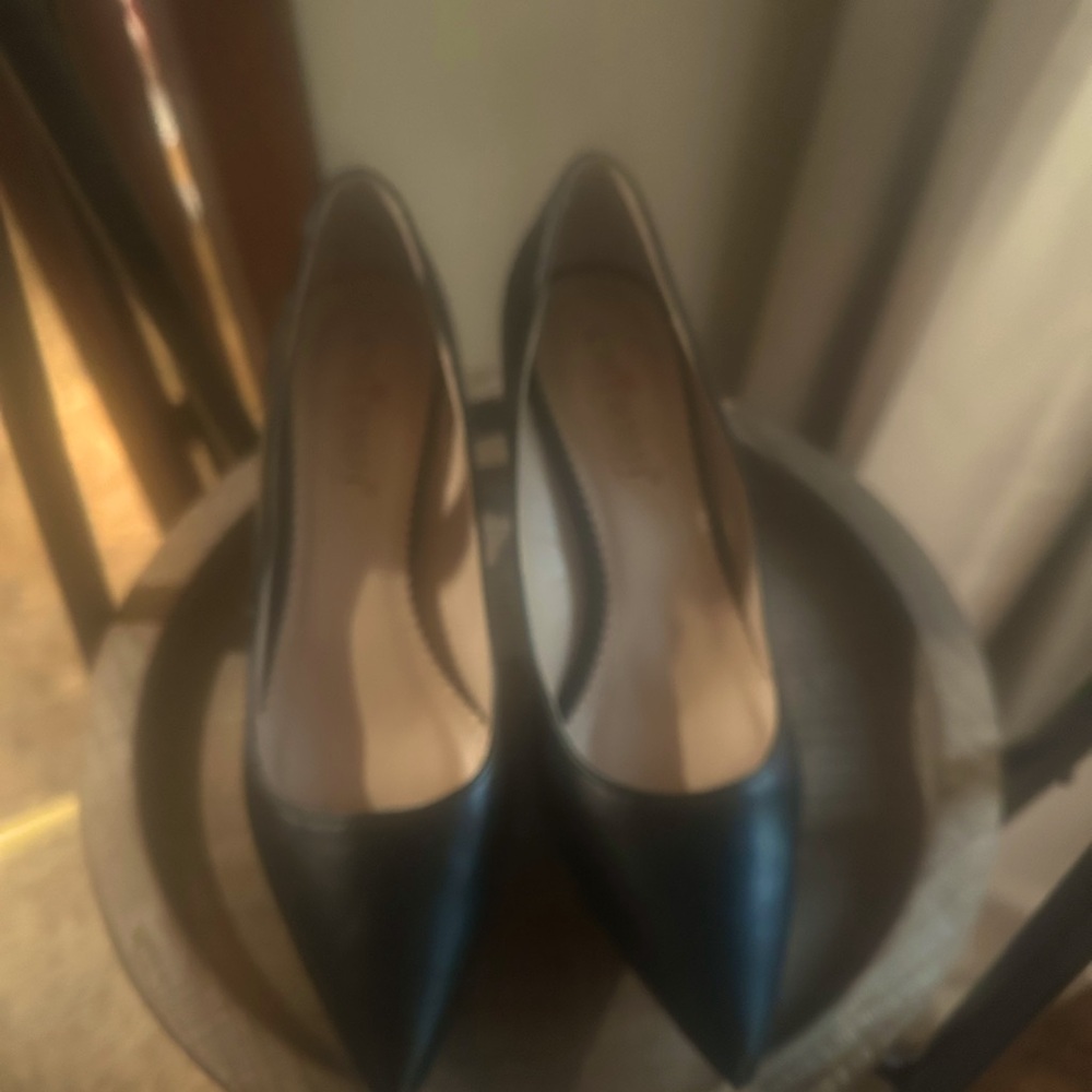 Black dress shoes